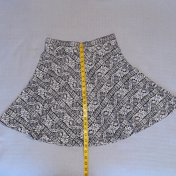 Loft Soft Stretchy Fit and Flare black/white print skirt - Picture 7 of 8